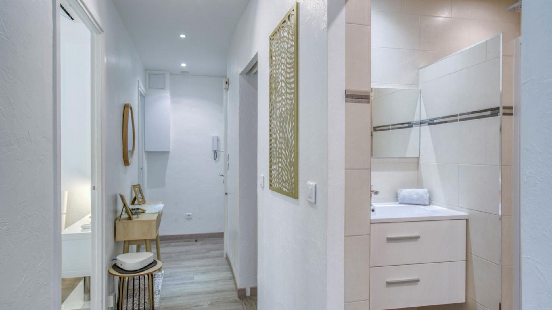 Sublime, Modern, Balconies, A/c, Refurbished