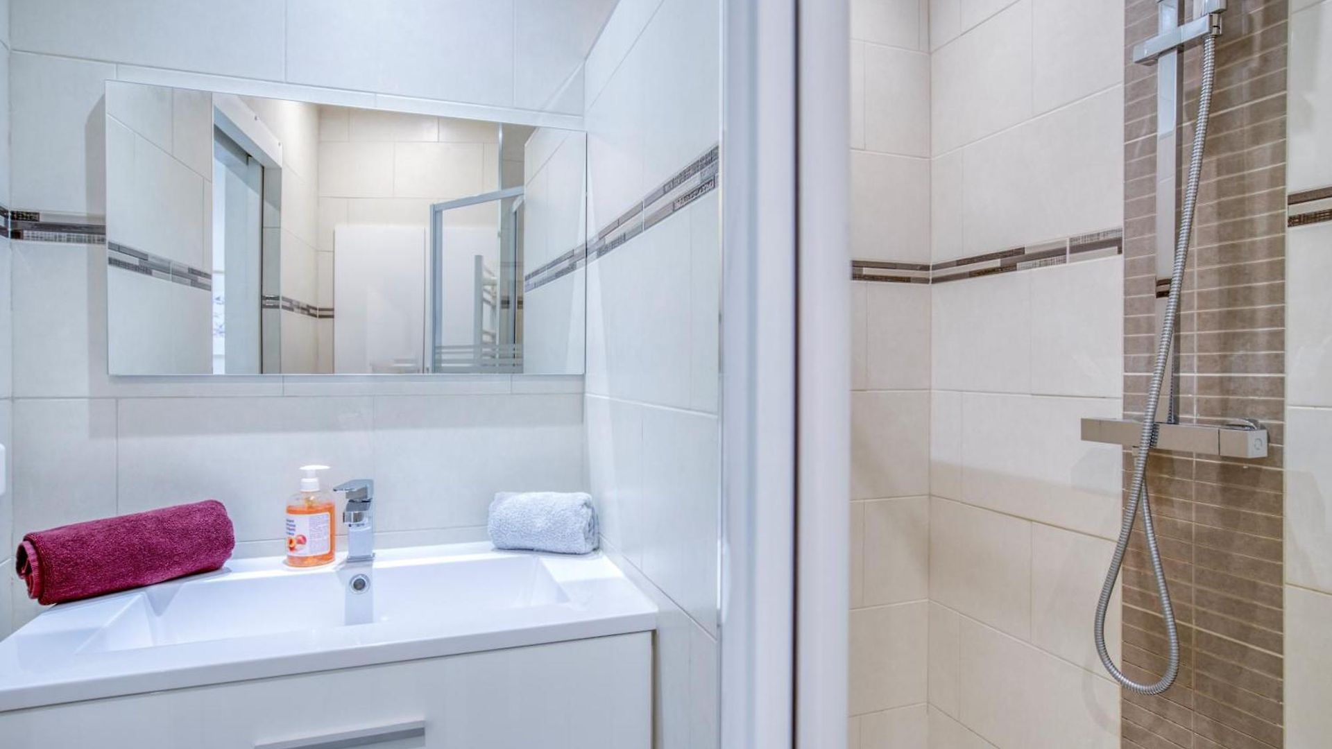 Sublime, Modern, Balconies, A/c, Refurbished Appartement *