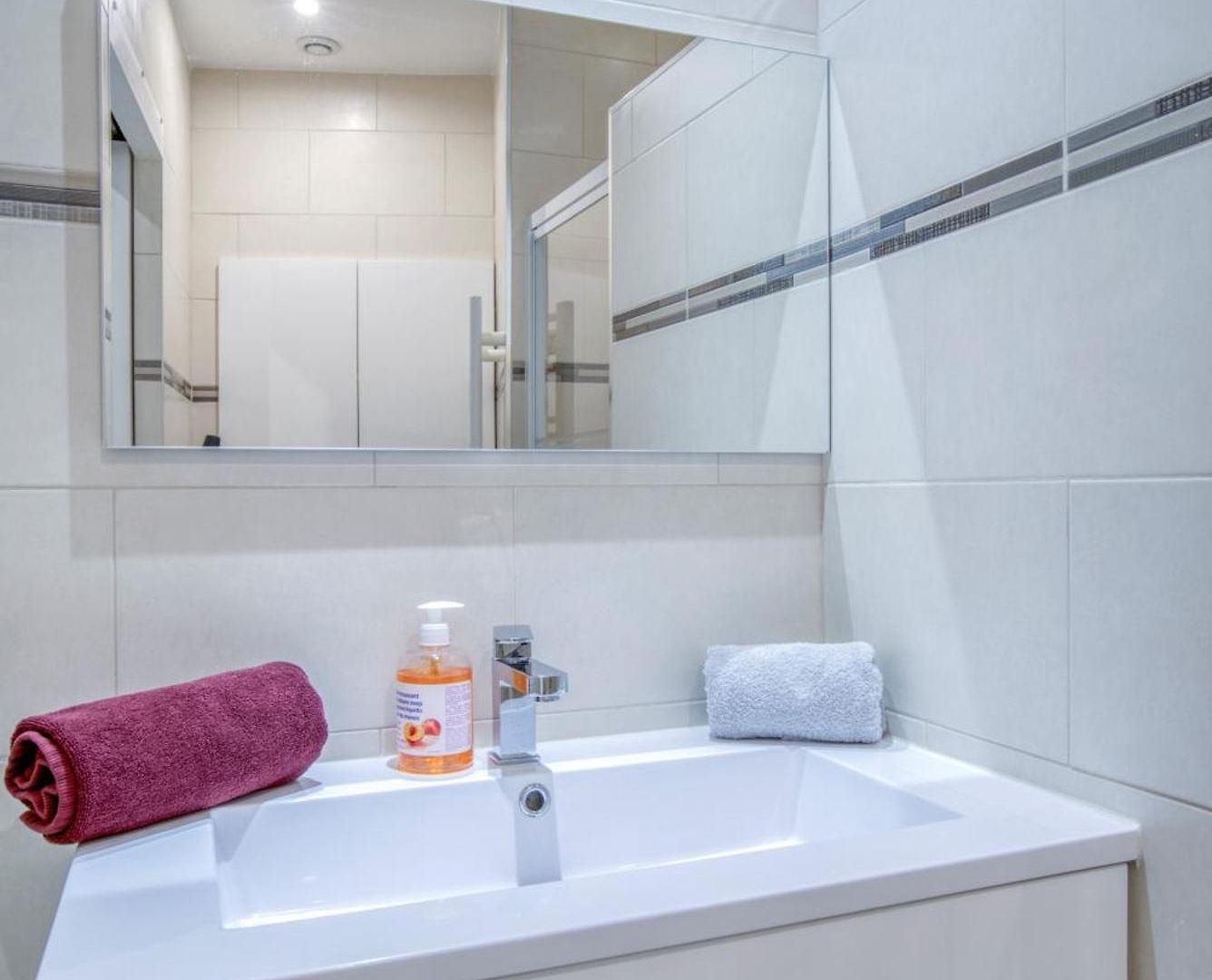 Appartement Sublime, Modern, Balconies, A/c, Refurbished