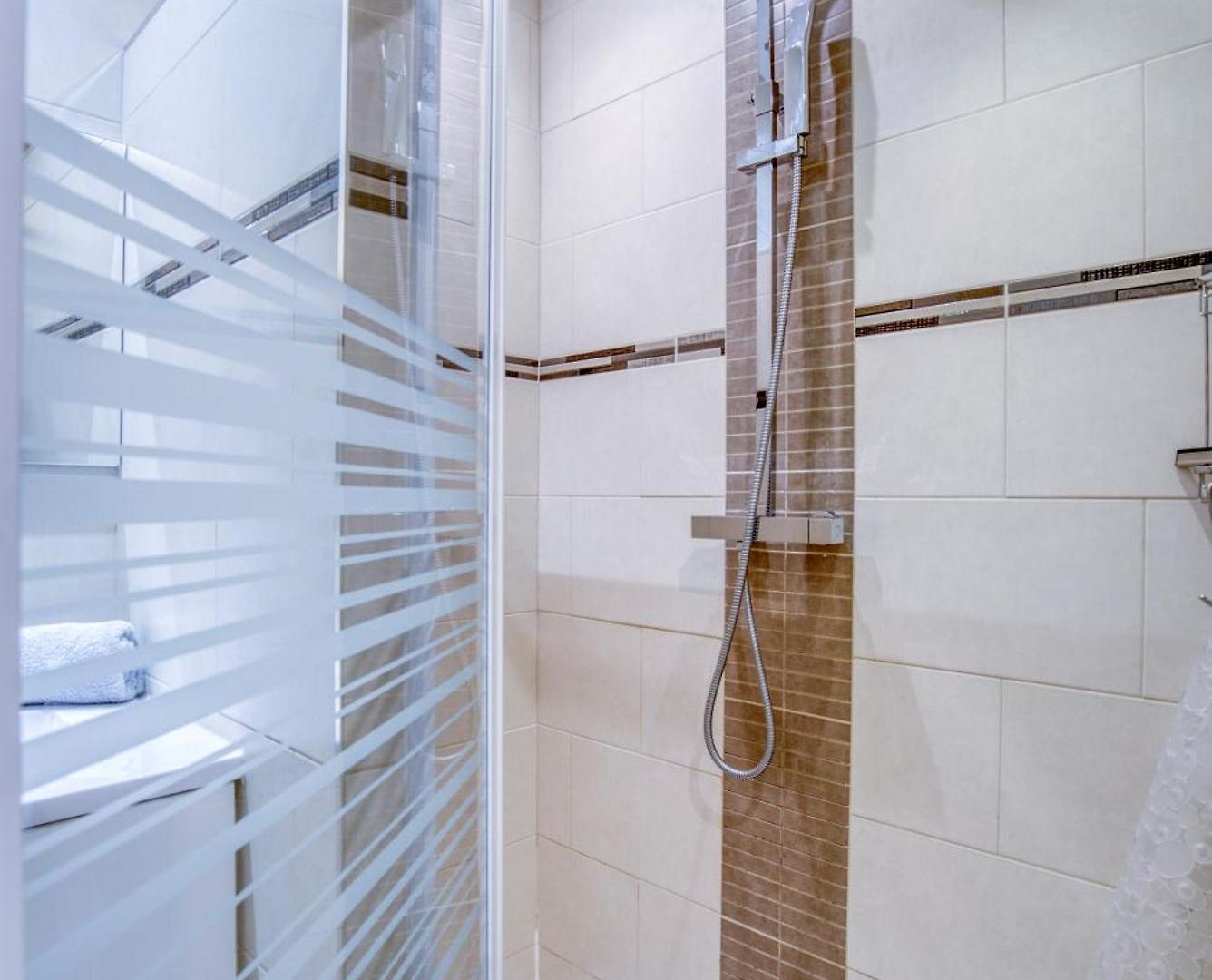 Sublime, Modern, Balconies, A/c, Refurbished Appartement *