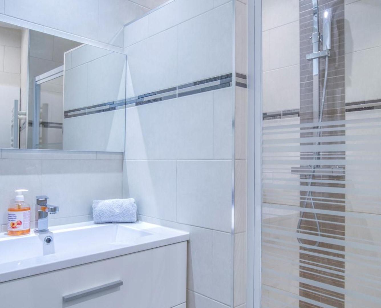Sublime, Modern, Balconies, A/c, Refurbished Appartement