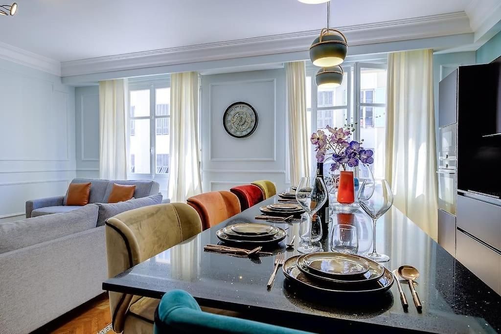 Luxury In Center Of
