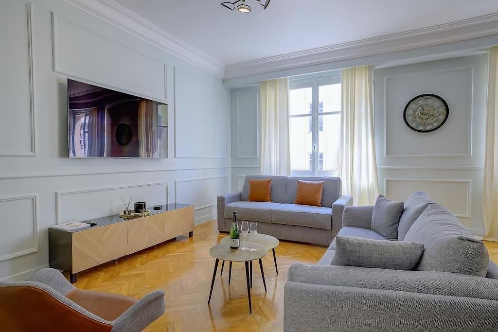 Luxury In Center Of