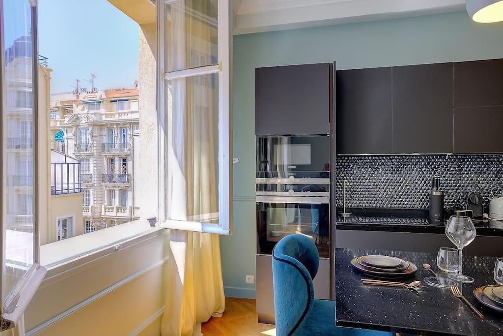 Luxury In Center Of Nice