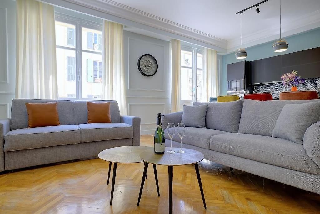 Luxury In Center Of