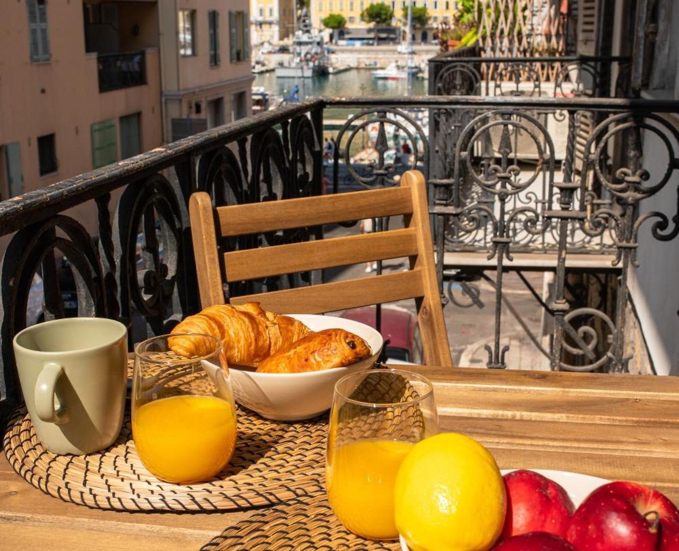Appartement Magnifique 2p Avec Vue Sur Le Port De Nice
