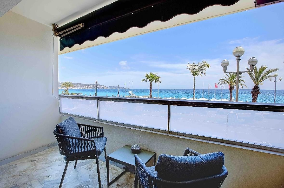 Flat Design With Sea View Promenade Des Apartment
