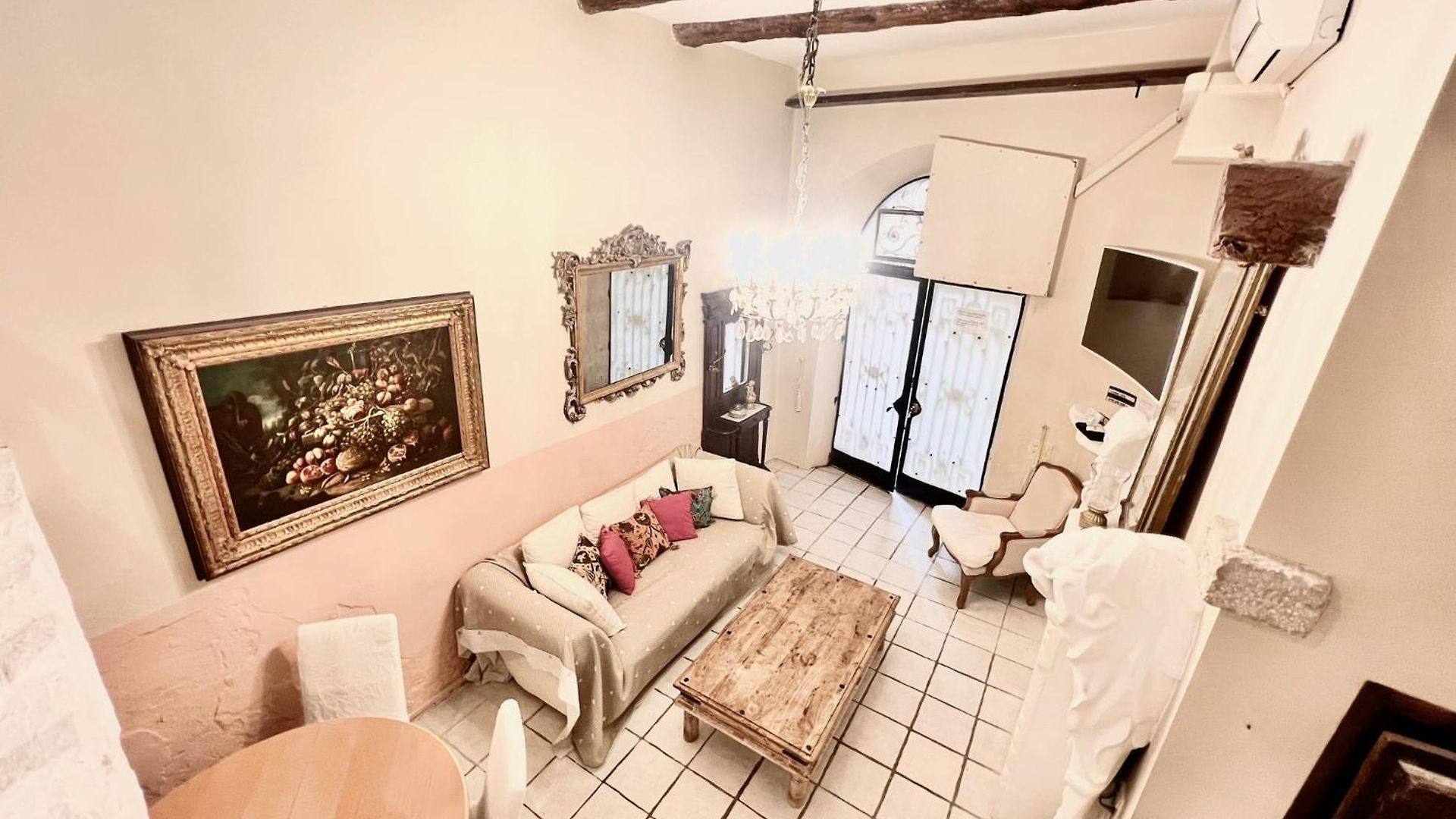 Riviera: Charming 4-room Beachside In Old Town 3* Nice