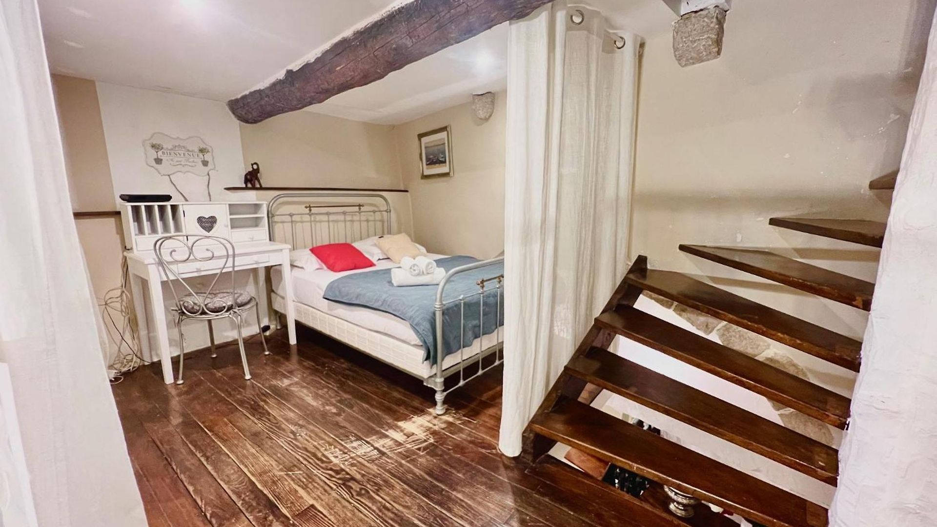 Apartment Riviera: Charming 4-room Beachside In Old Town