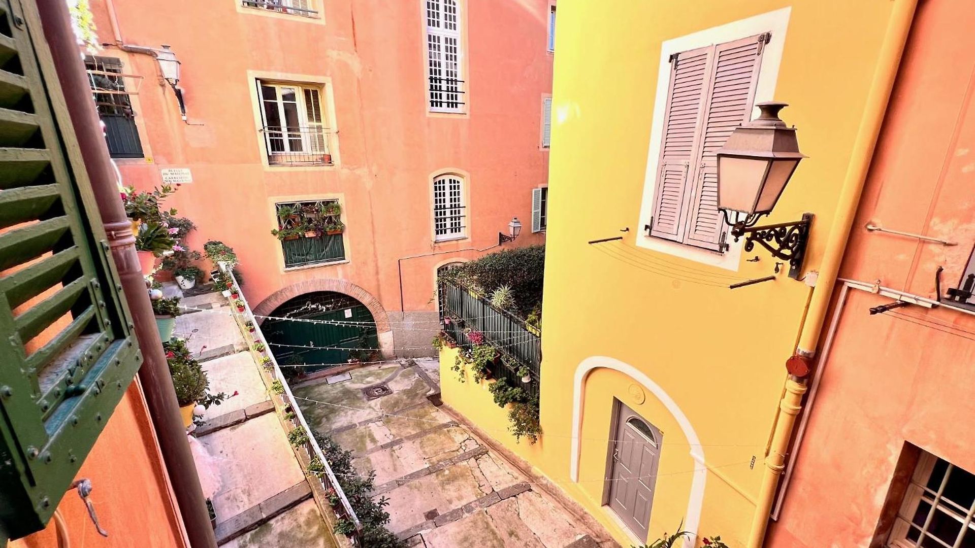 Riviera: Charming 4-room Beachside In Old Town Apartment 3*