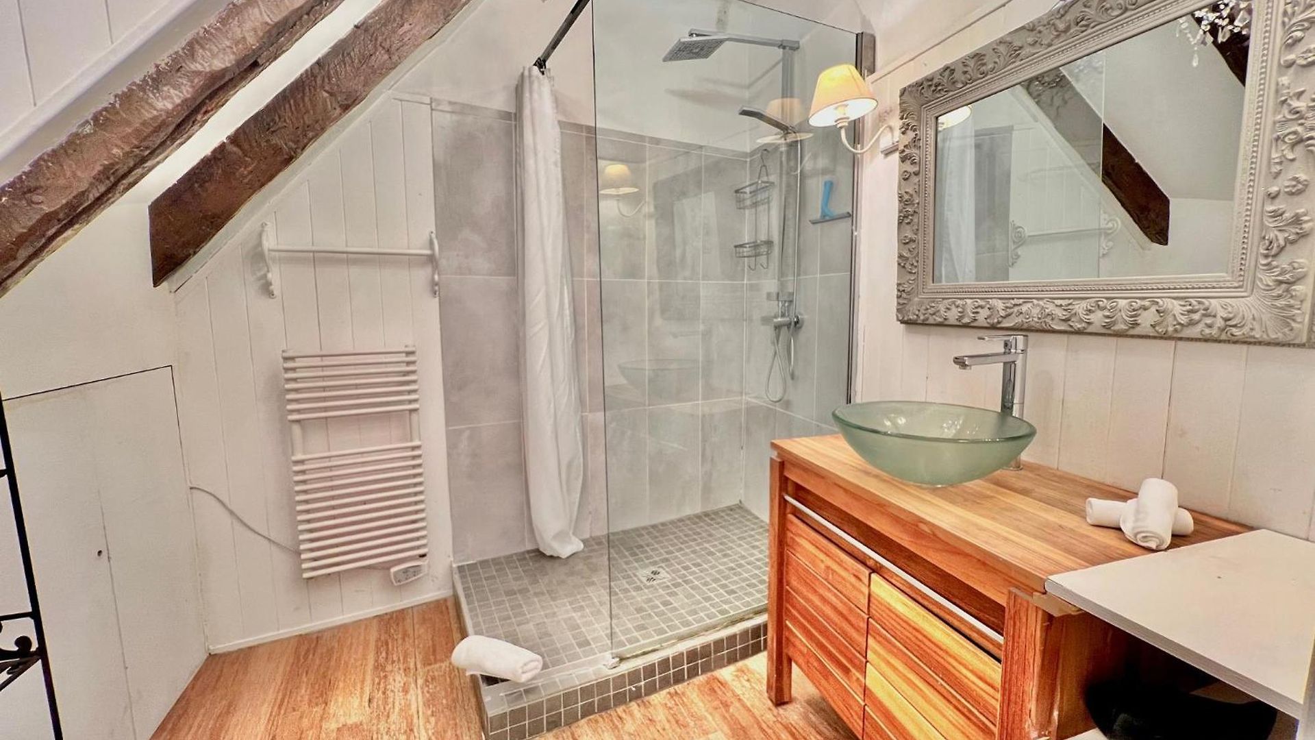 Apartment Riviera: Charming 4-room Beachside In Old Town Nice