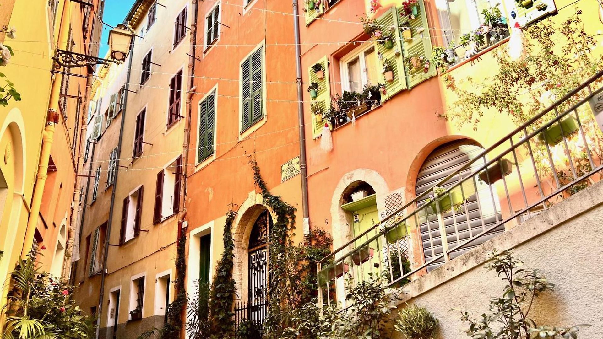 Riviera: Charming 4-room Beachside In Old Town 3*