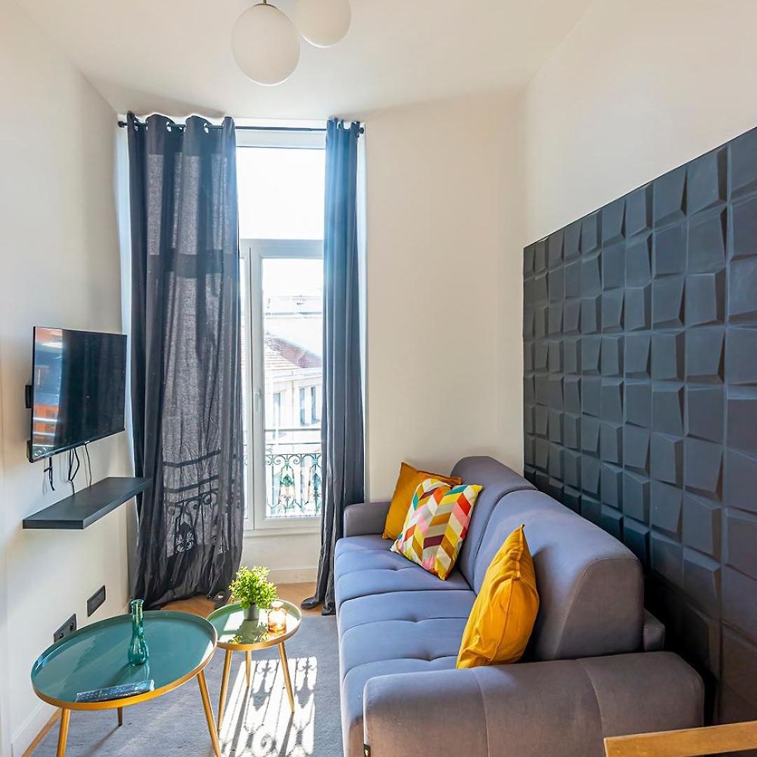 304 B Charming Refurbished Super Nice