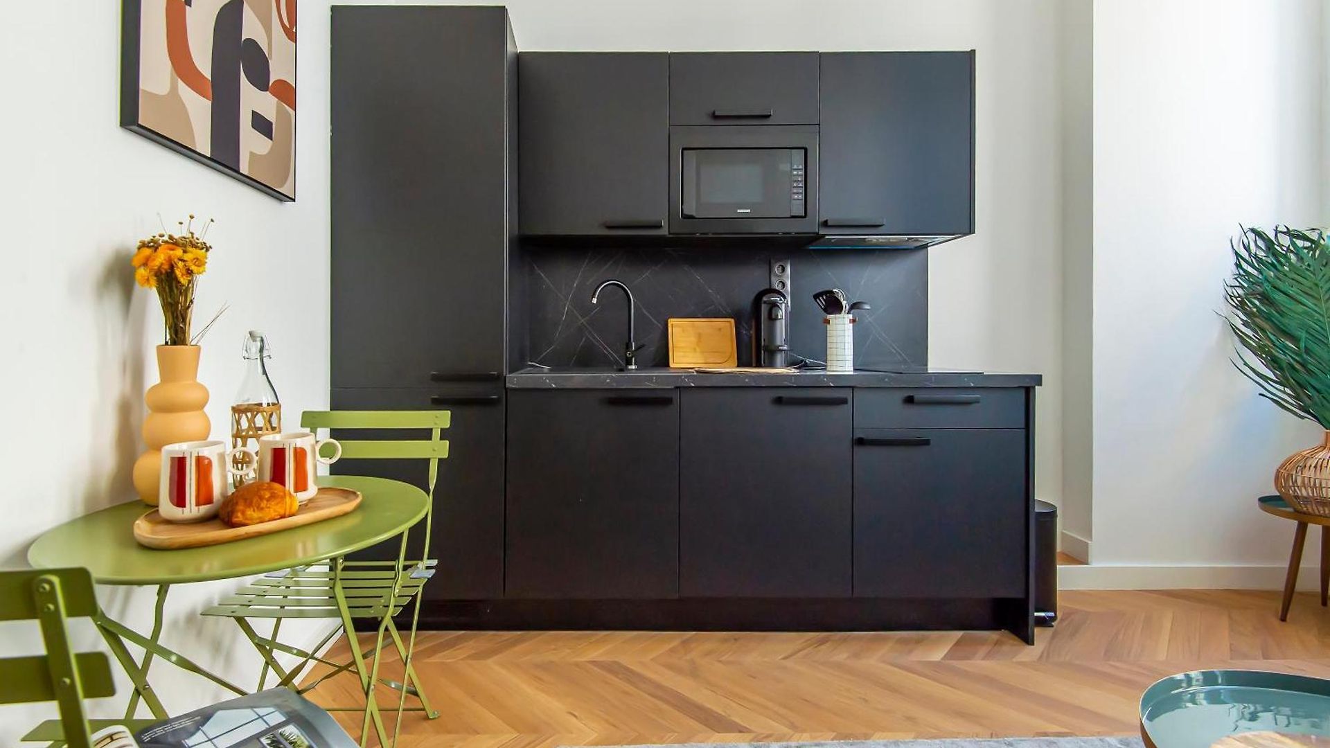 302b Beautiful Refurbished Downtown / Ac Apartment *