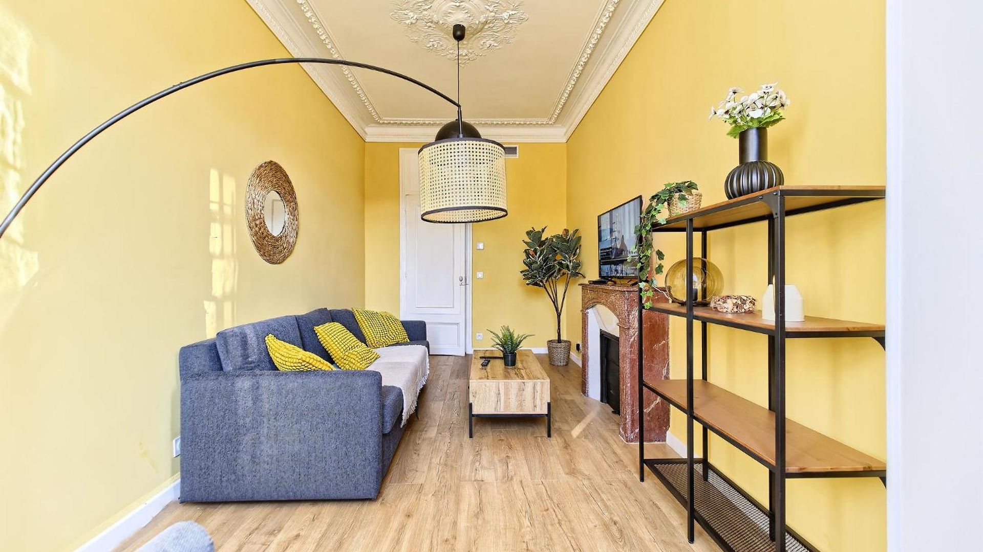 Luxury Homeplace In Center Apartment