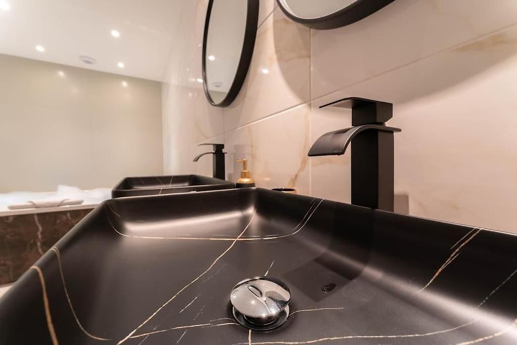 Avec 2 Jacuzzi Balneo, Parking Apartment Nice
