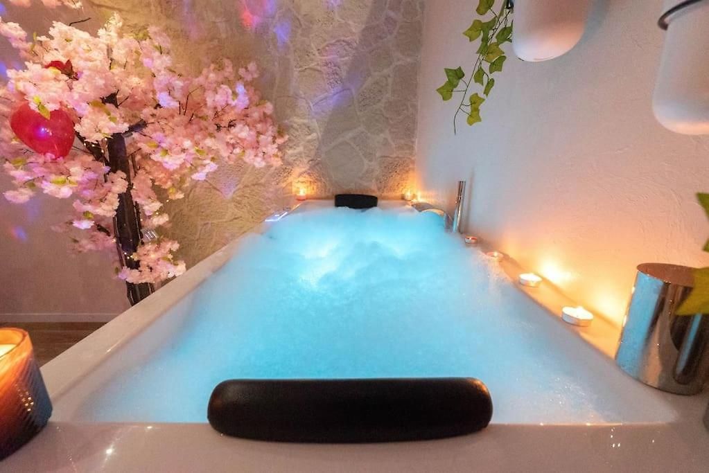 Avec 2 Jacuzzi Balneo, Parking