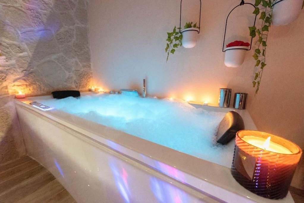 Apartment Avec 2 Jacuzzi Balneo, Parking Nice