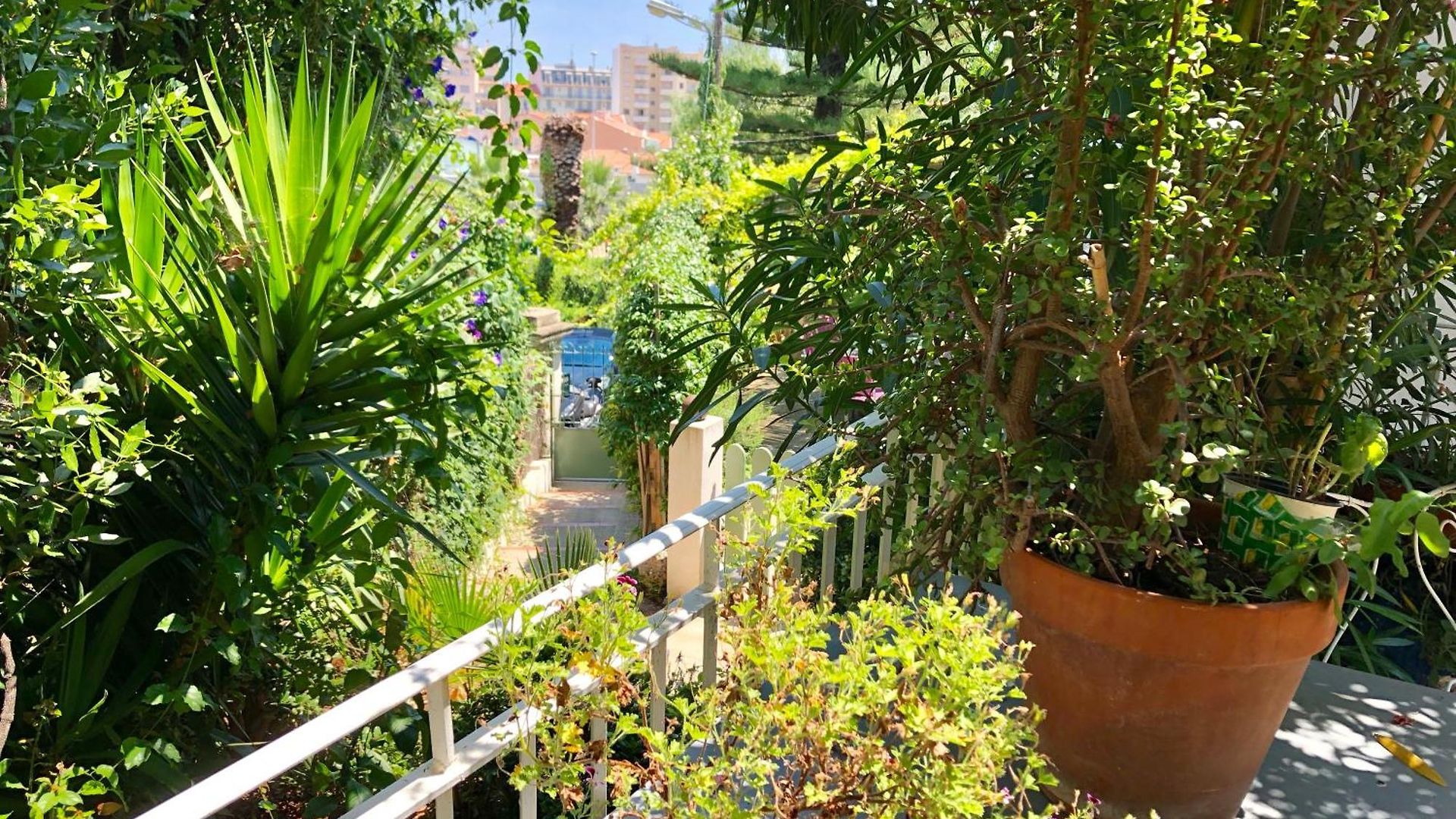 Dans Maison De Avec Jardin *