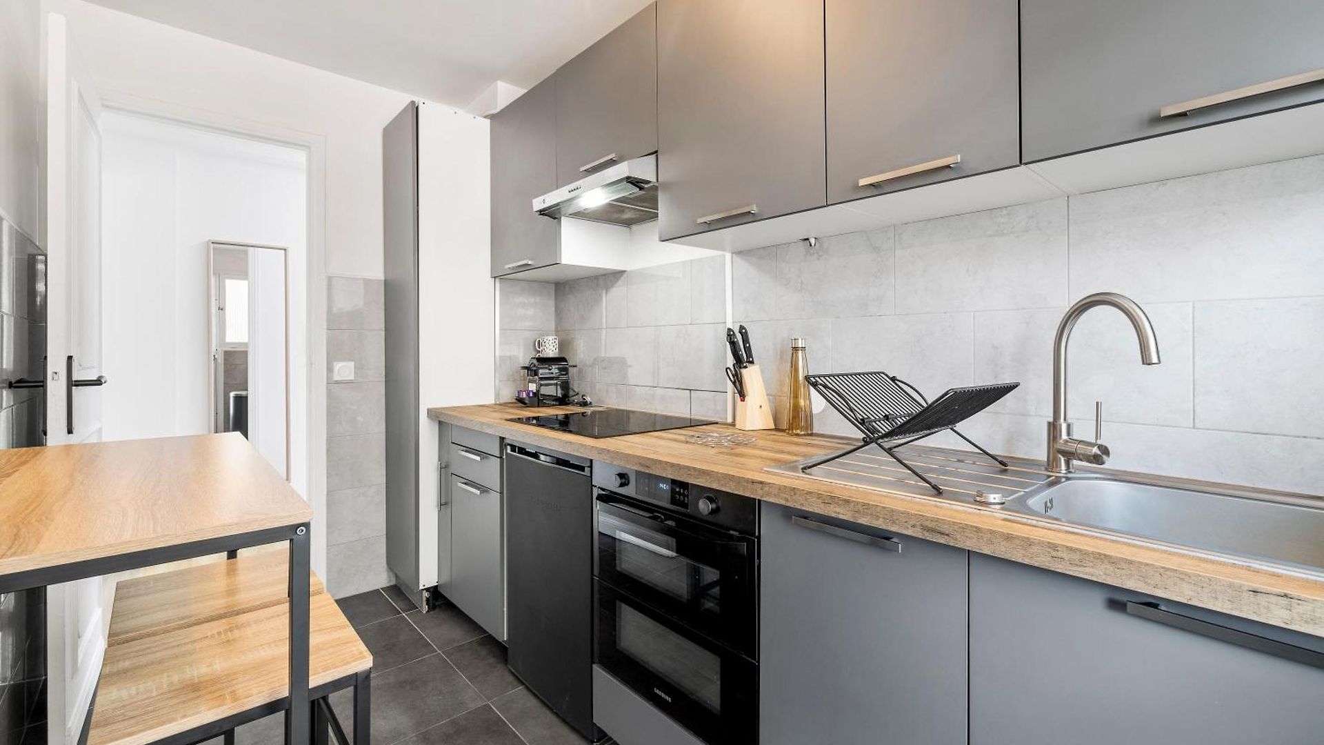 Renting - Philibert - Elegant Spacious Quiet Near The Port Free Parking Appartement