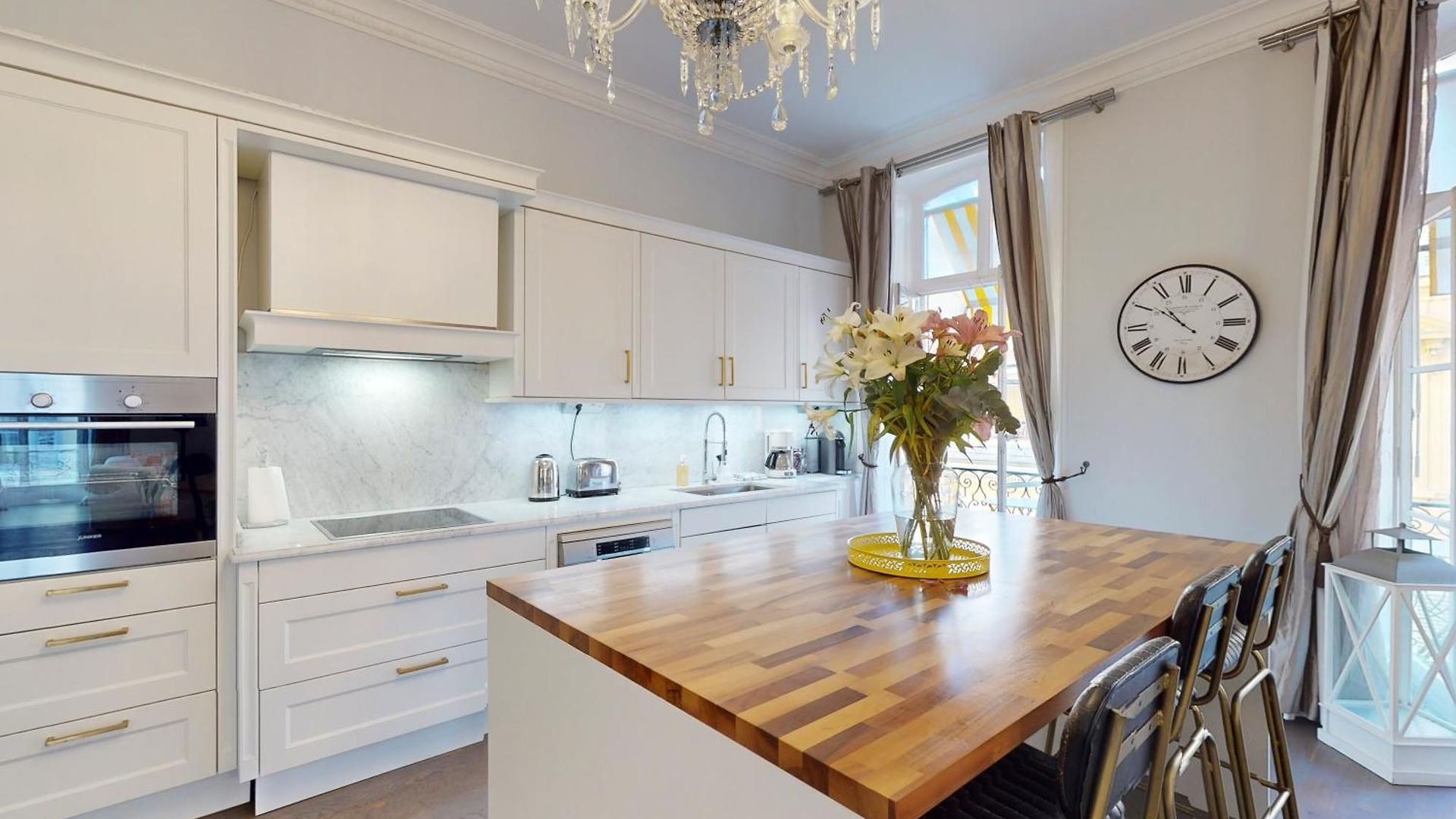 Silver Five Stars House Apartment
