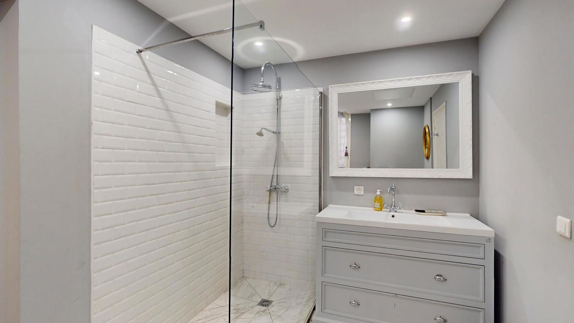 Silver Five Stars House Apartment