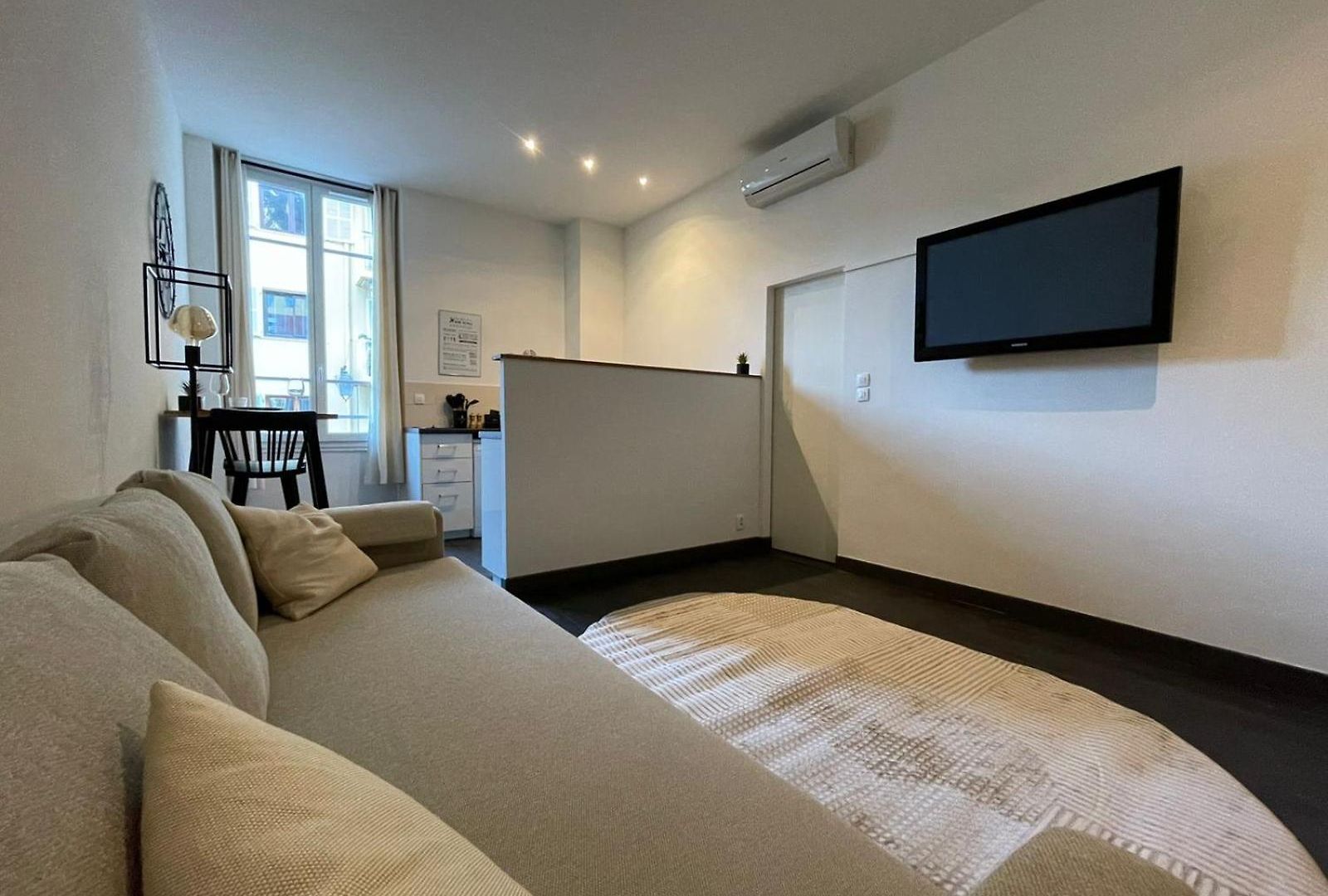 - Port De Appartement Nice