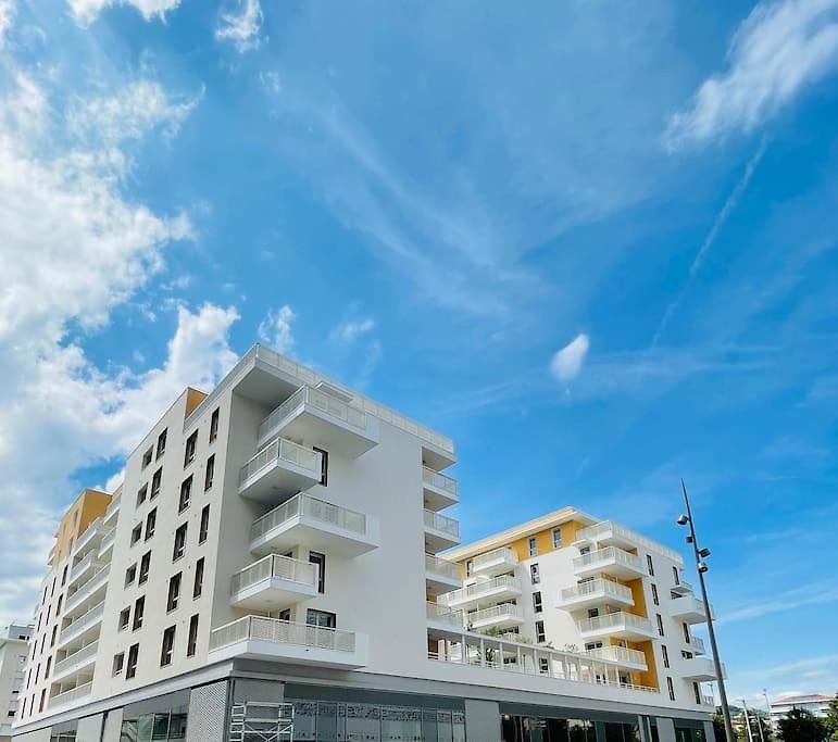 Q&r Renting - Luxueux Et Design- Parking Ac Appartement *