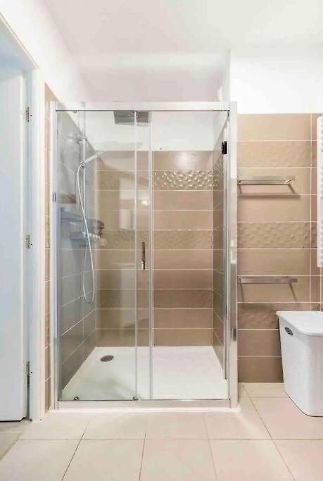 Appartement Q&r Renting - Luxueux Et Design- Parking Ac