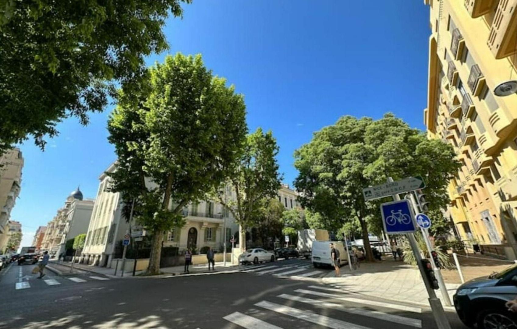 Luxueux 115m2, 3 Centre Avec Parking à 5 Min -climatisation Appartement *