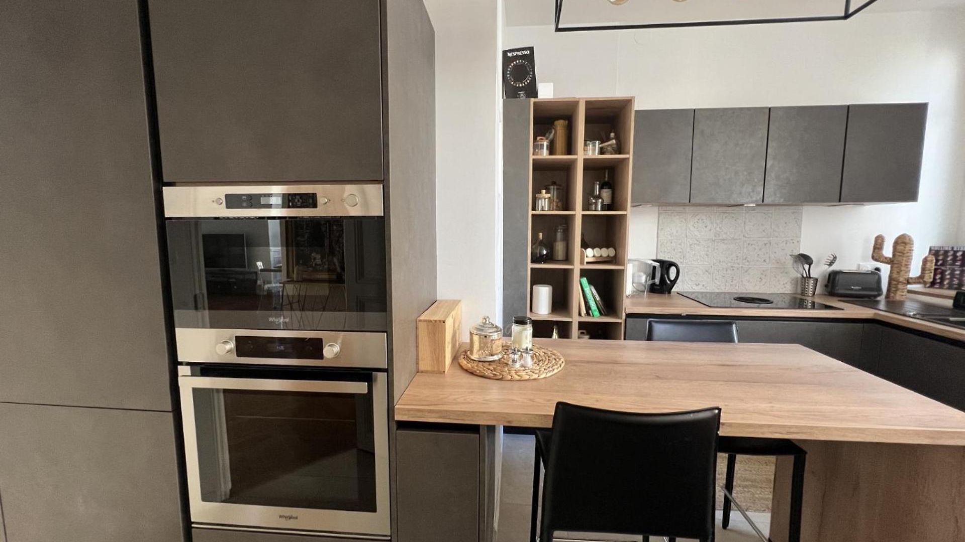 Luxueux 115m2, 3 Centre Avec Parking à 5 Min -climatisation