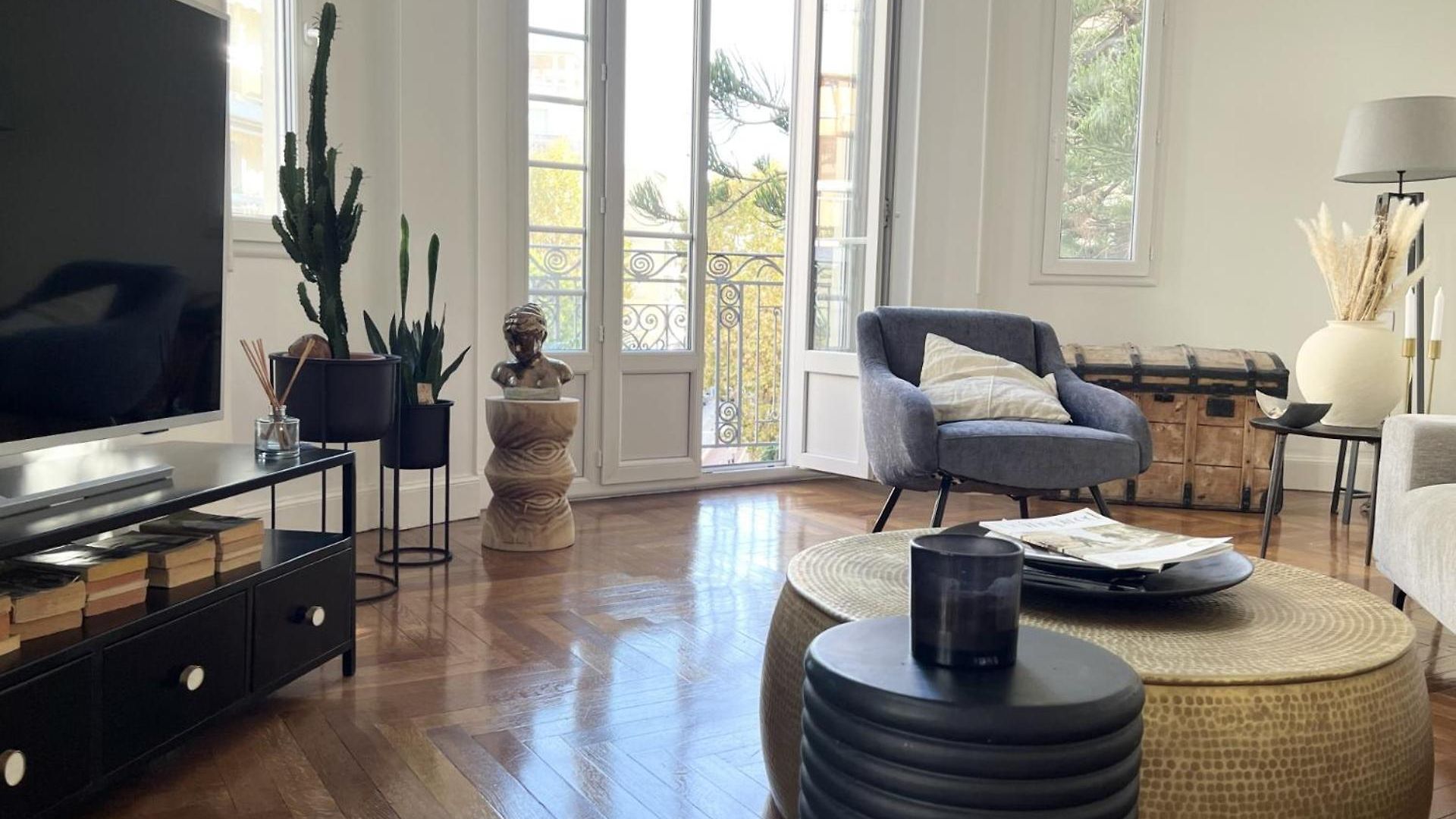 Appartement Luxueux 115m2, 3 Centre Avec Parking à 5 Min -climatisation
