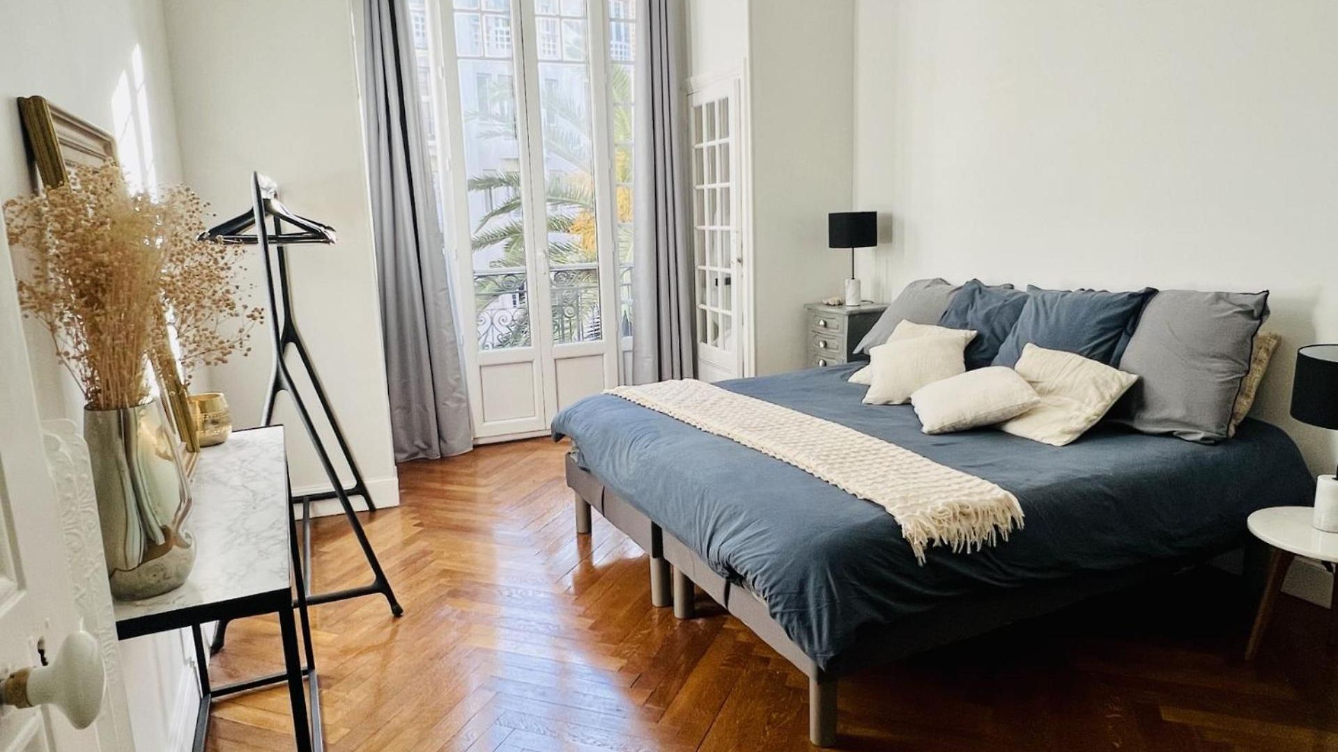 Luxueux 115m2, 3 Centre Avec Parking à 5 Min -climatisation Nice