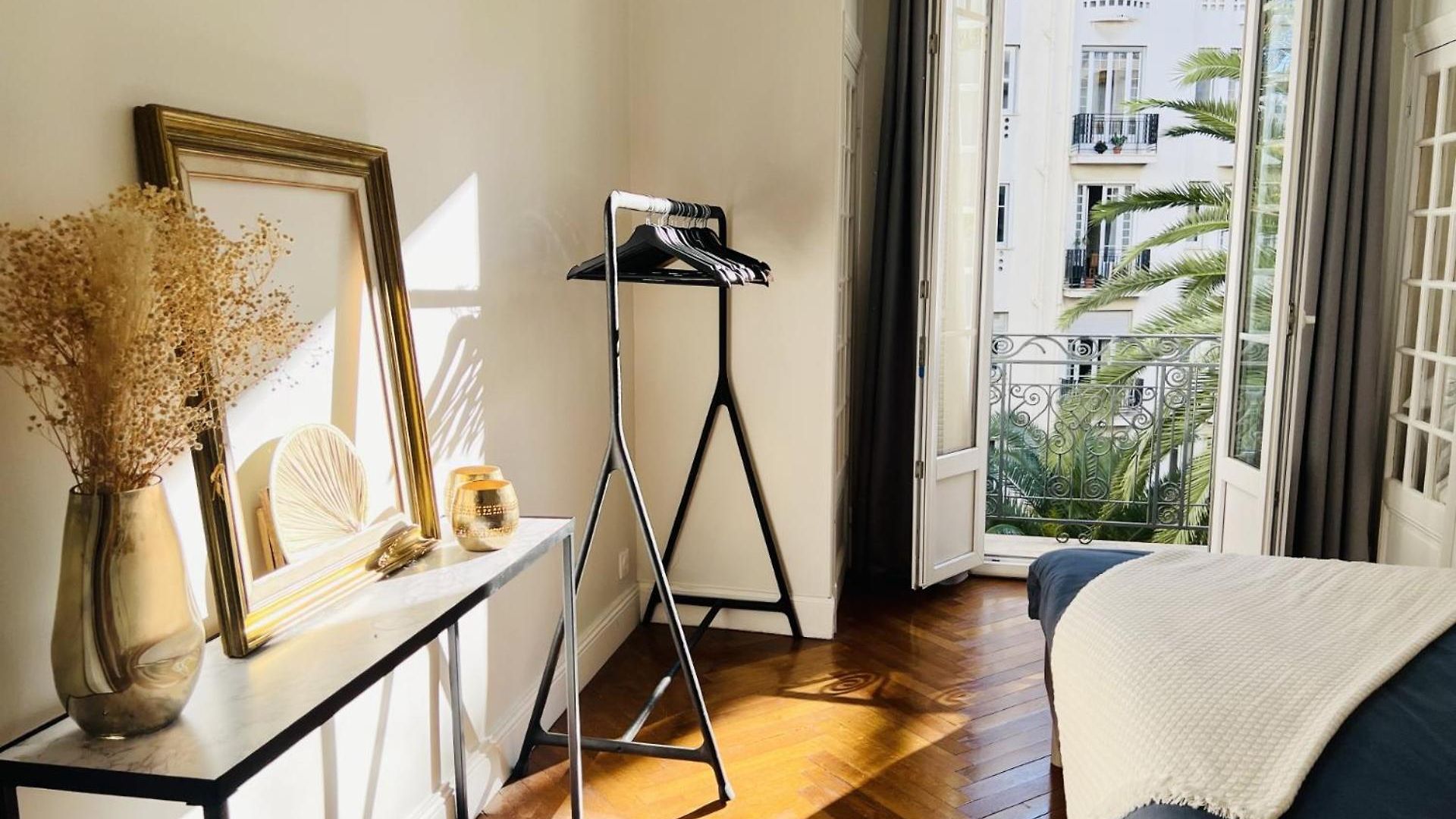 Luxueux 115m2, 3 Centre Avec Parking à 5 Min -climatisation Appartement