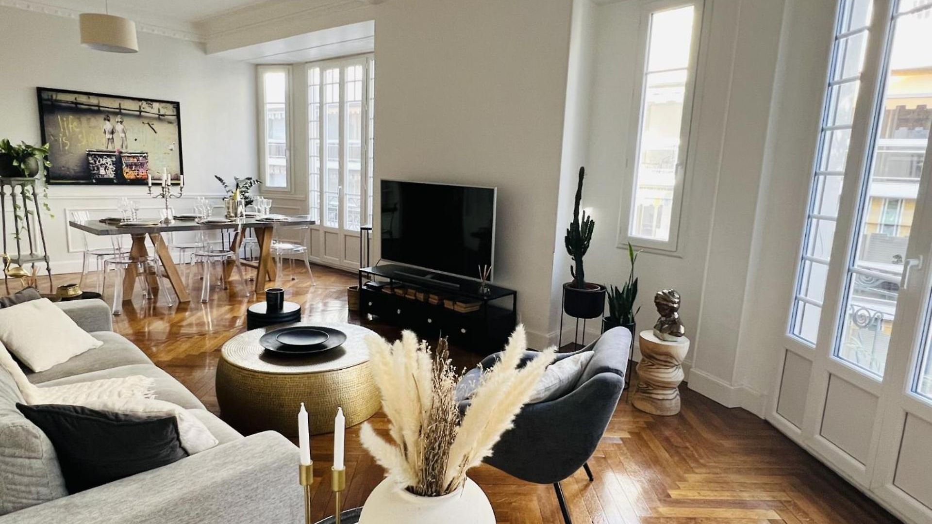 Luxueux 115m2, 3 Centre Avec Parking à 5 Min -climatisation *