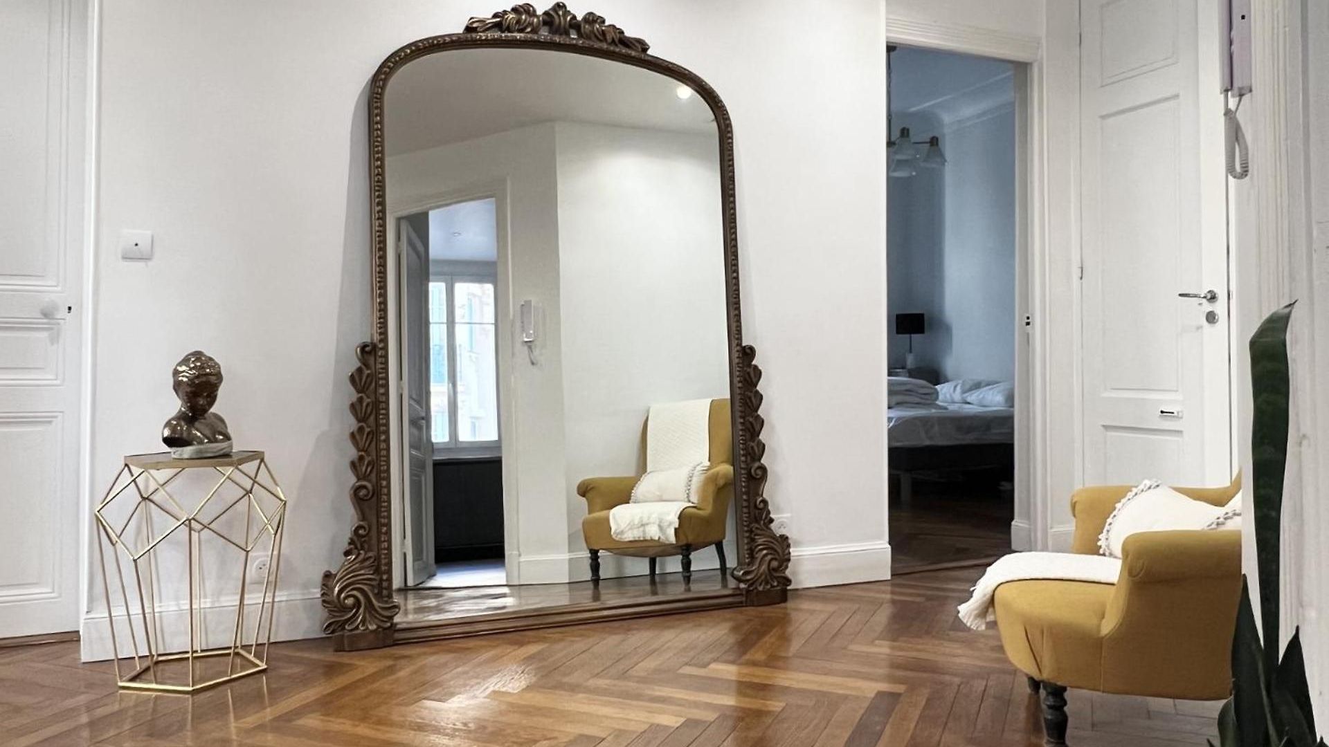 Appartement Luxueux 115m2, 3 Centre Avec Parking à 5 Min -climatisation
