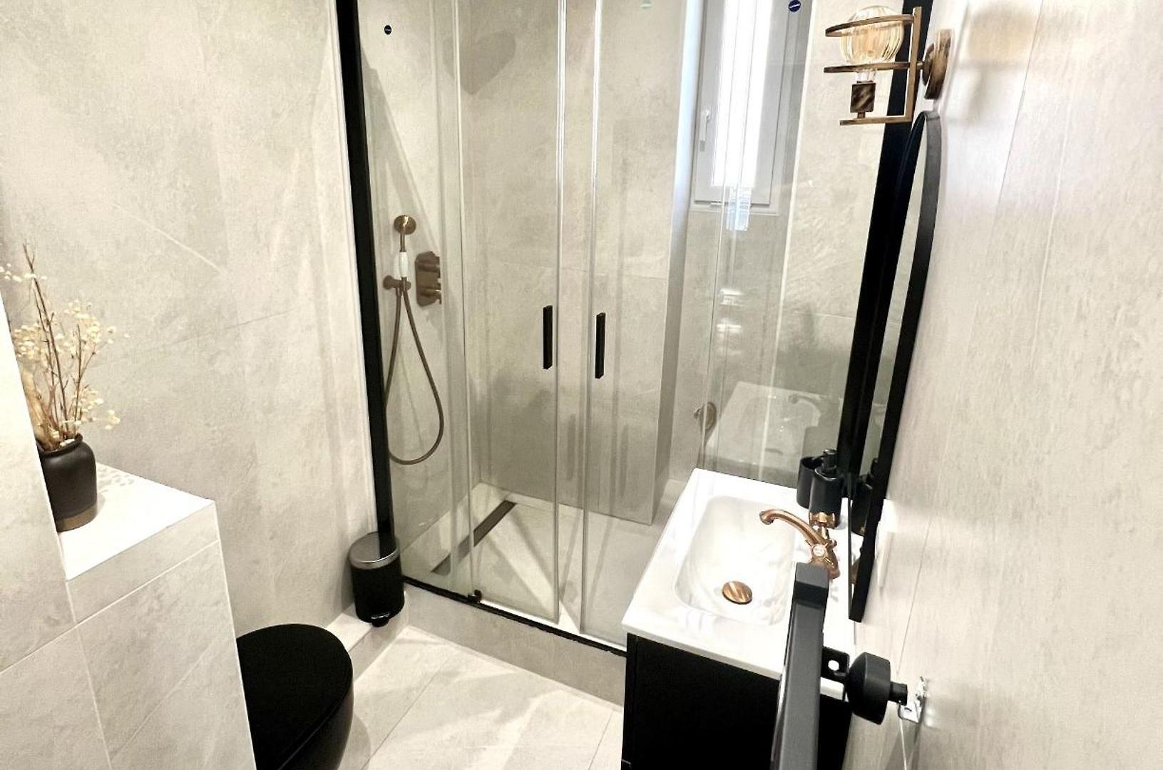 Appartement Luxueux 115m2, 3 Centre Avec Parking à 5 Min -climatisation *