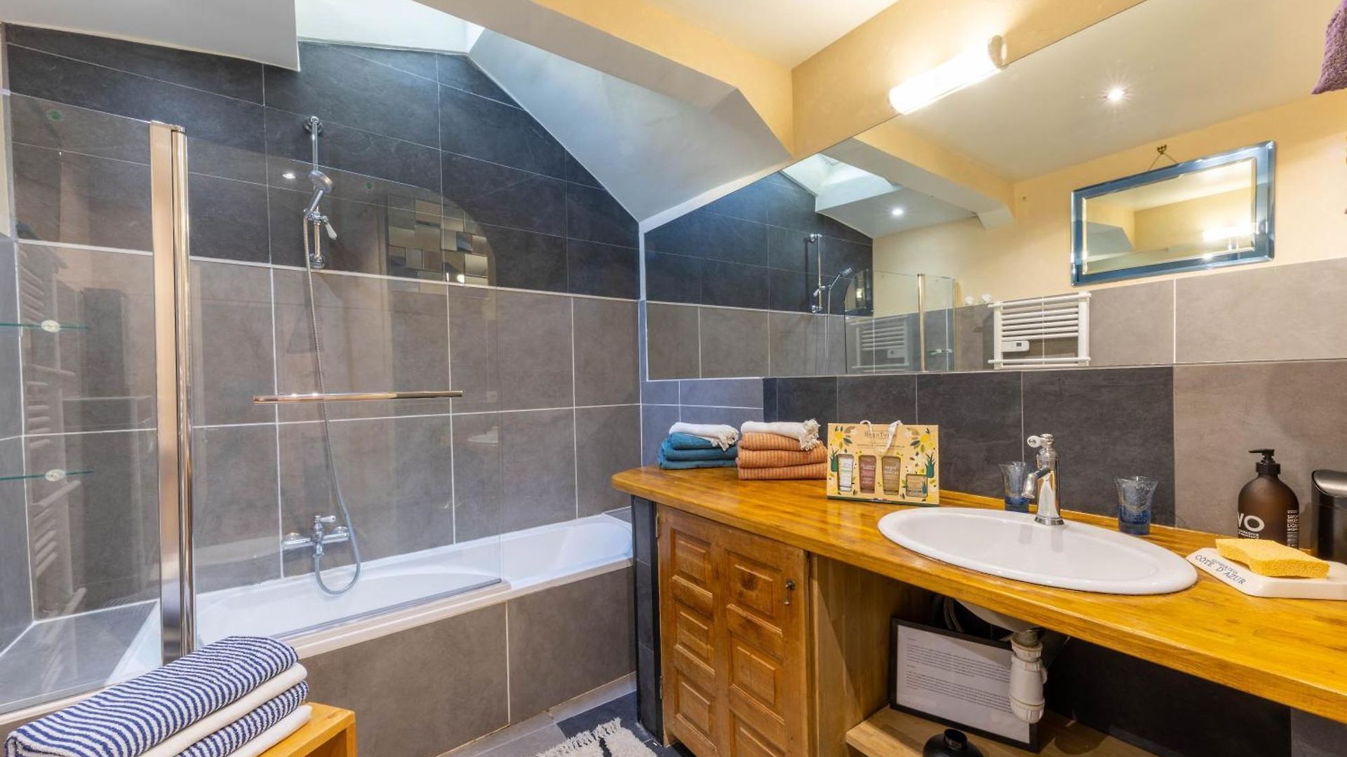 Appartement Spacious And Bright Flat Close To The : Heart Of Old *