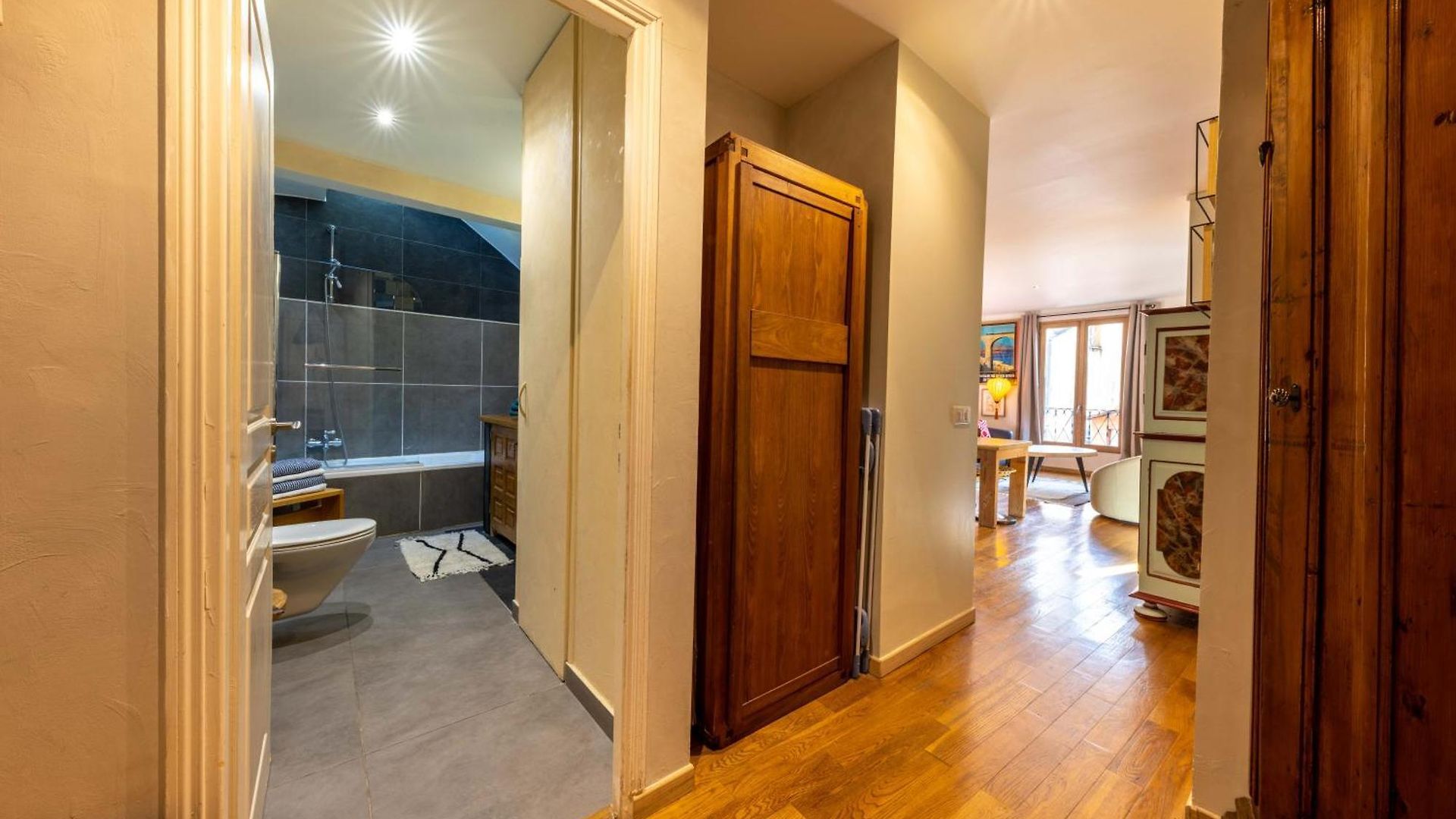 Spacious And Bright Flat Close To The : Heart Of Old Appartement *