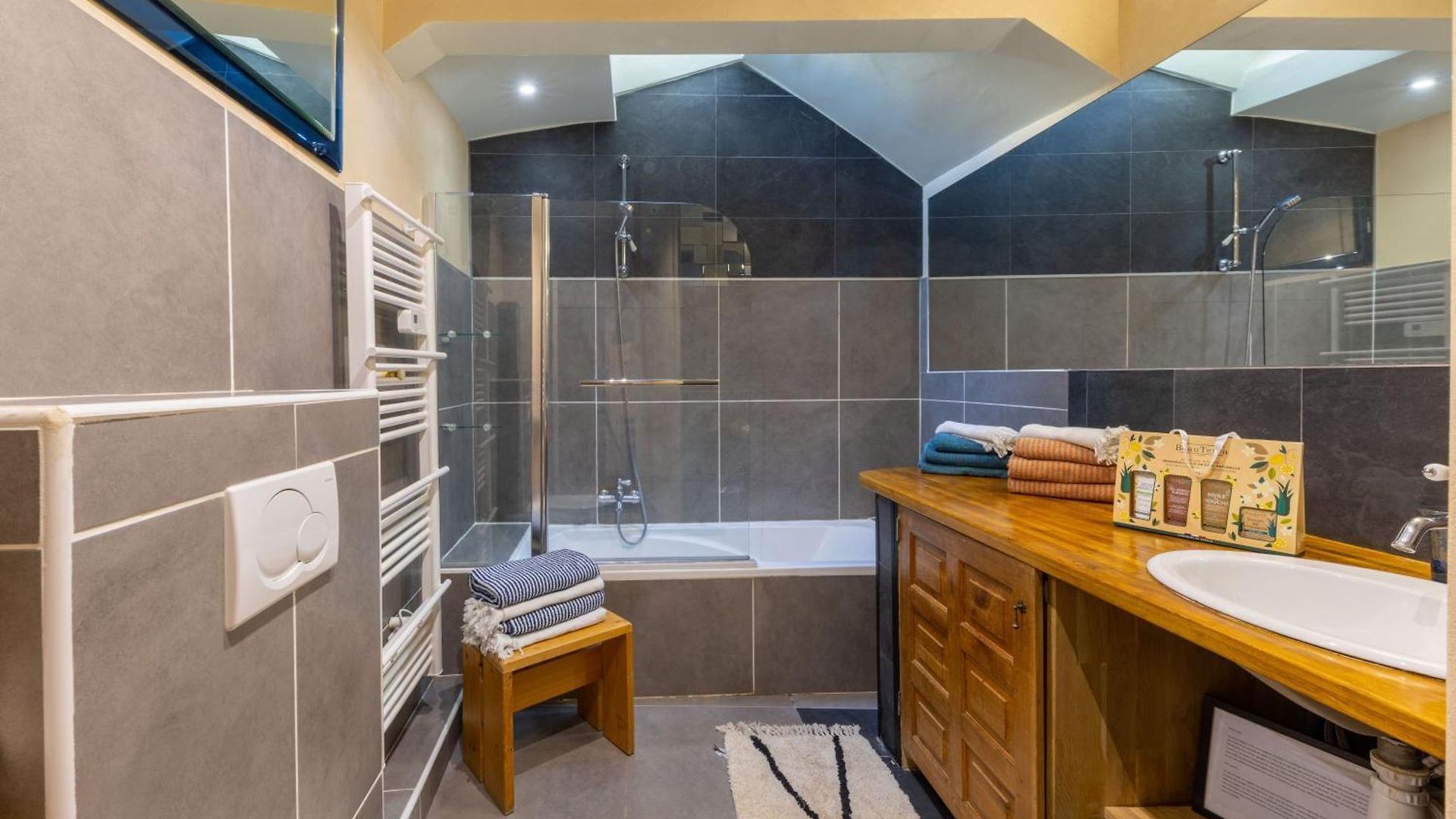 Spacious And Bright Flat Close To The : Heart Of Old Appartement Nice
