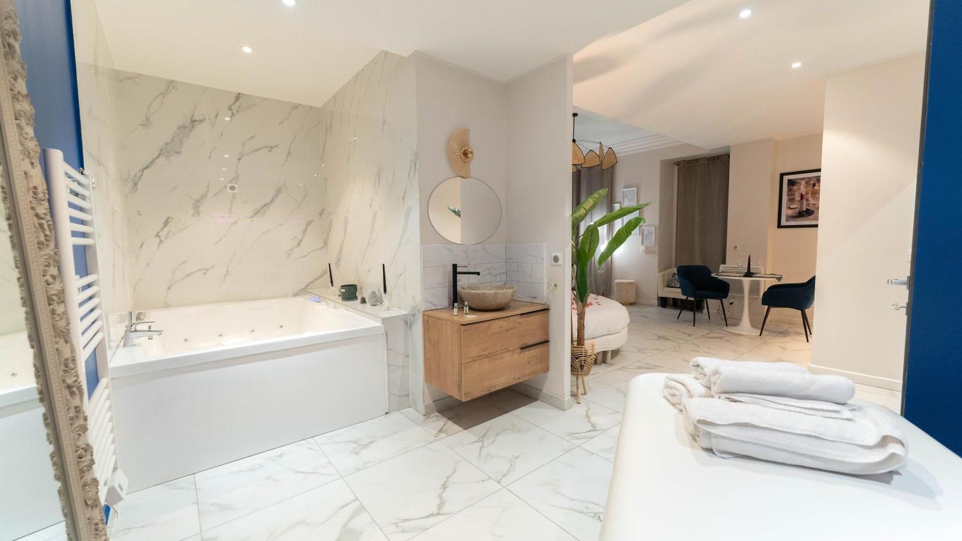 Hotel Loveroom Jacuzzi Passion