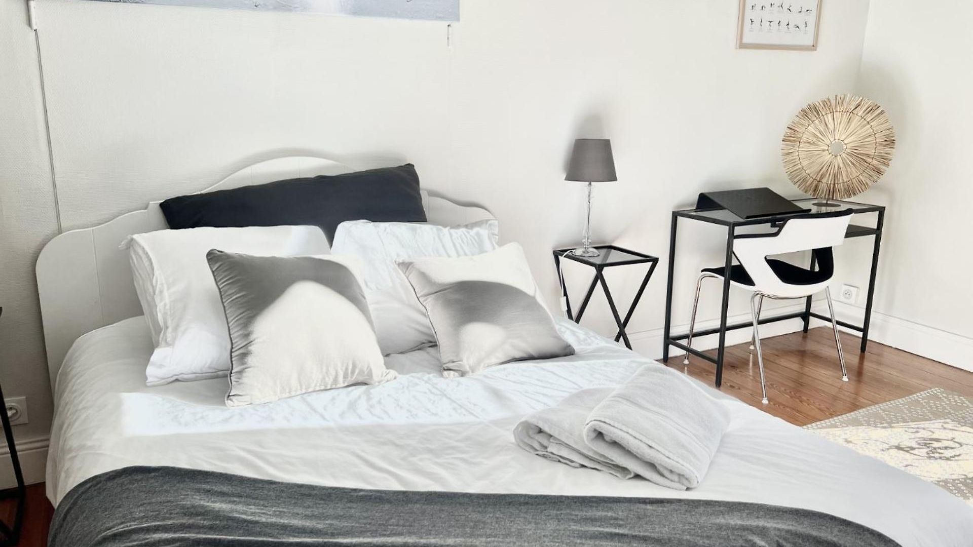 Superbe De 105 M2, Hyper Centre Avec Terrasse, Parking, A 5 Min De La Apartment Nice