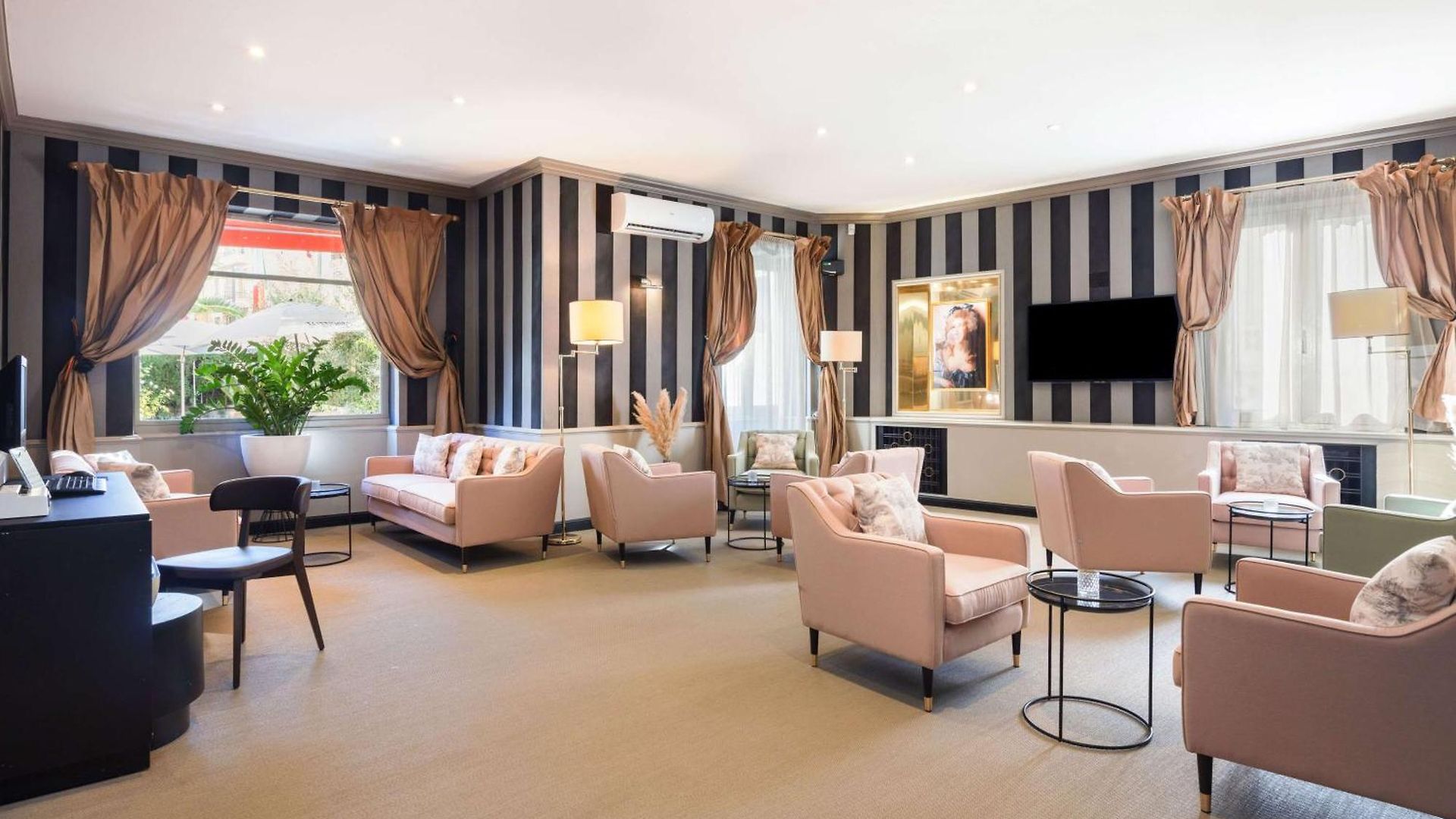 Hotel Western Brice Garden 4*