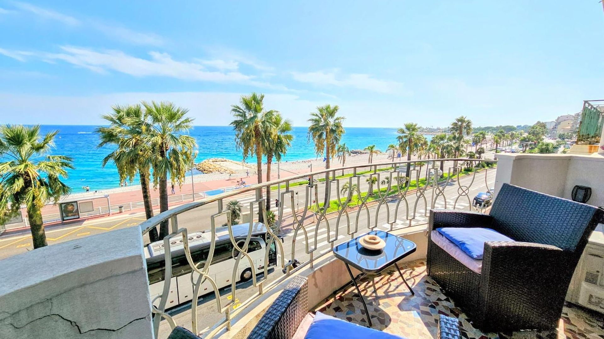 Promenade Sea Front *