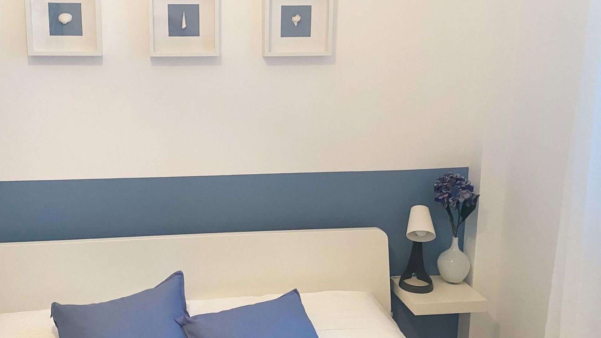 Beautiful Renovated ,next To The ! Air-c, Free Parking! Apartment