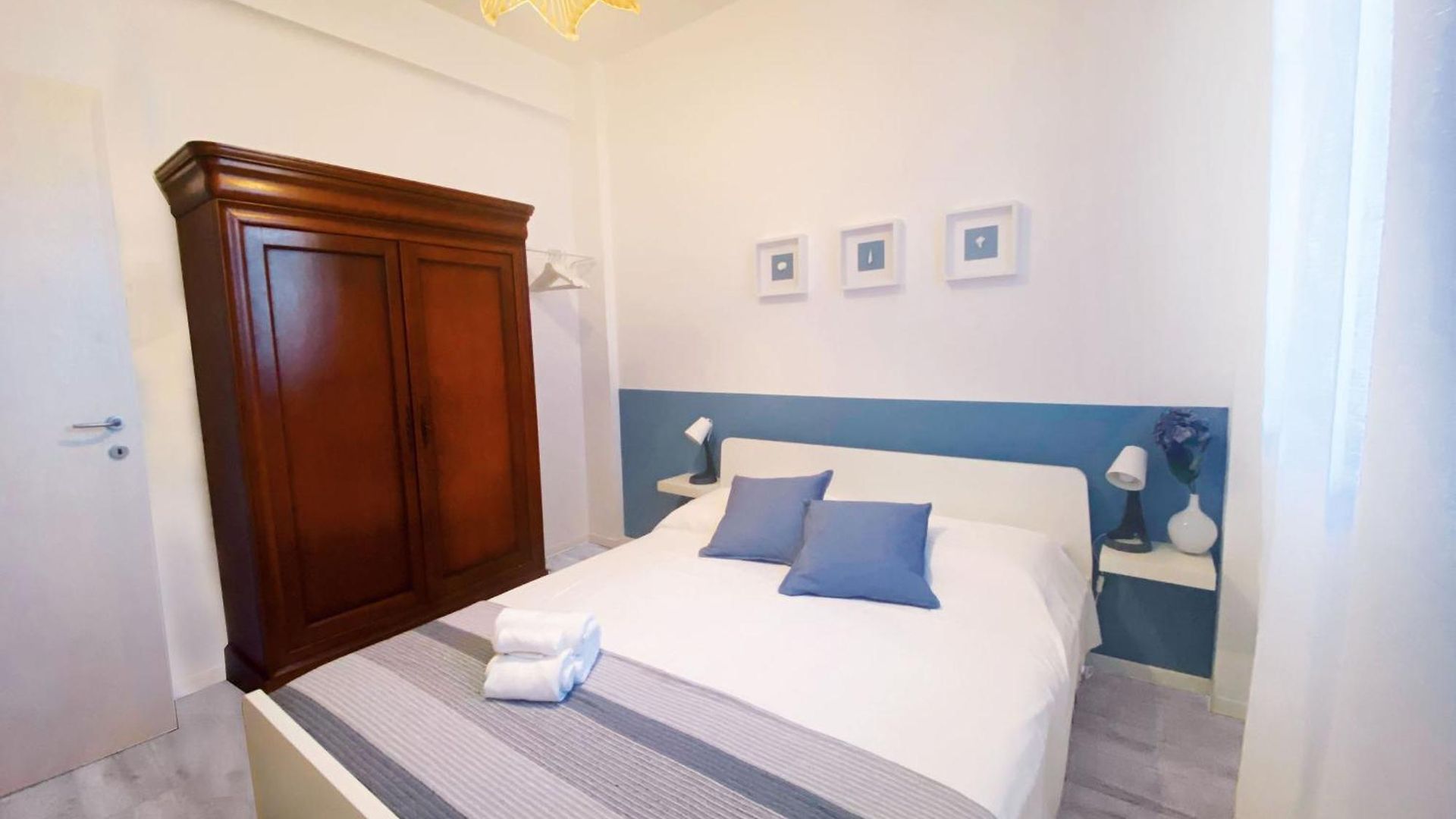 Beautiful Renovated ,next To The ! Air-c, Free Parking! Apartment