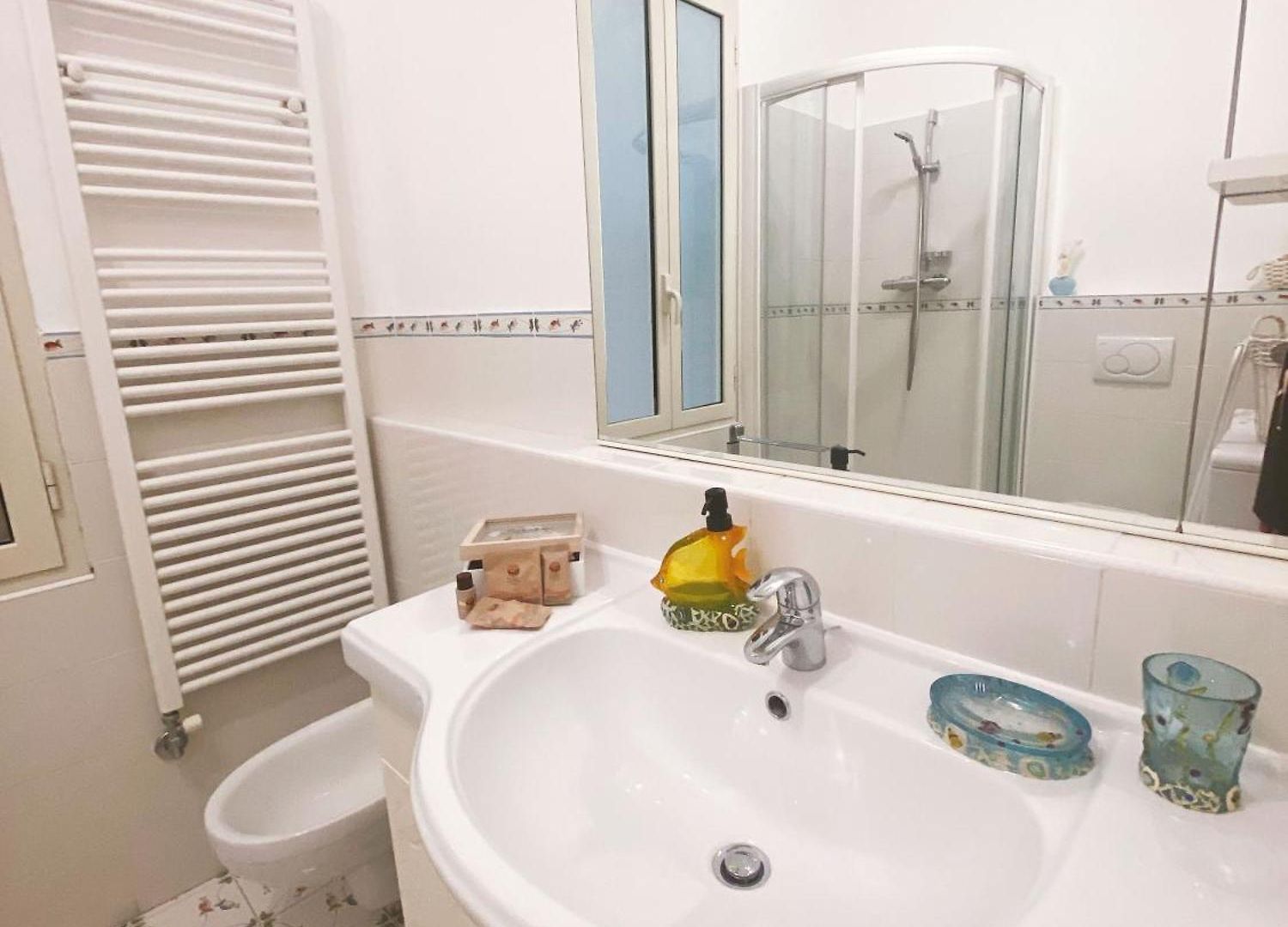 Apartment Beautiful Renovated ,next To The ! Air-c, Free Parking! Nice