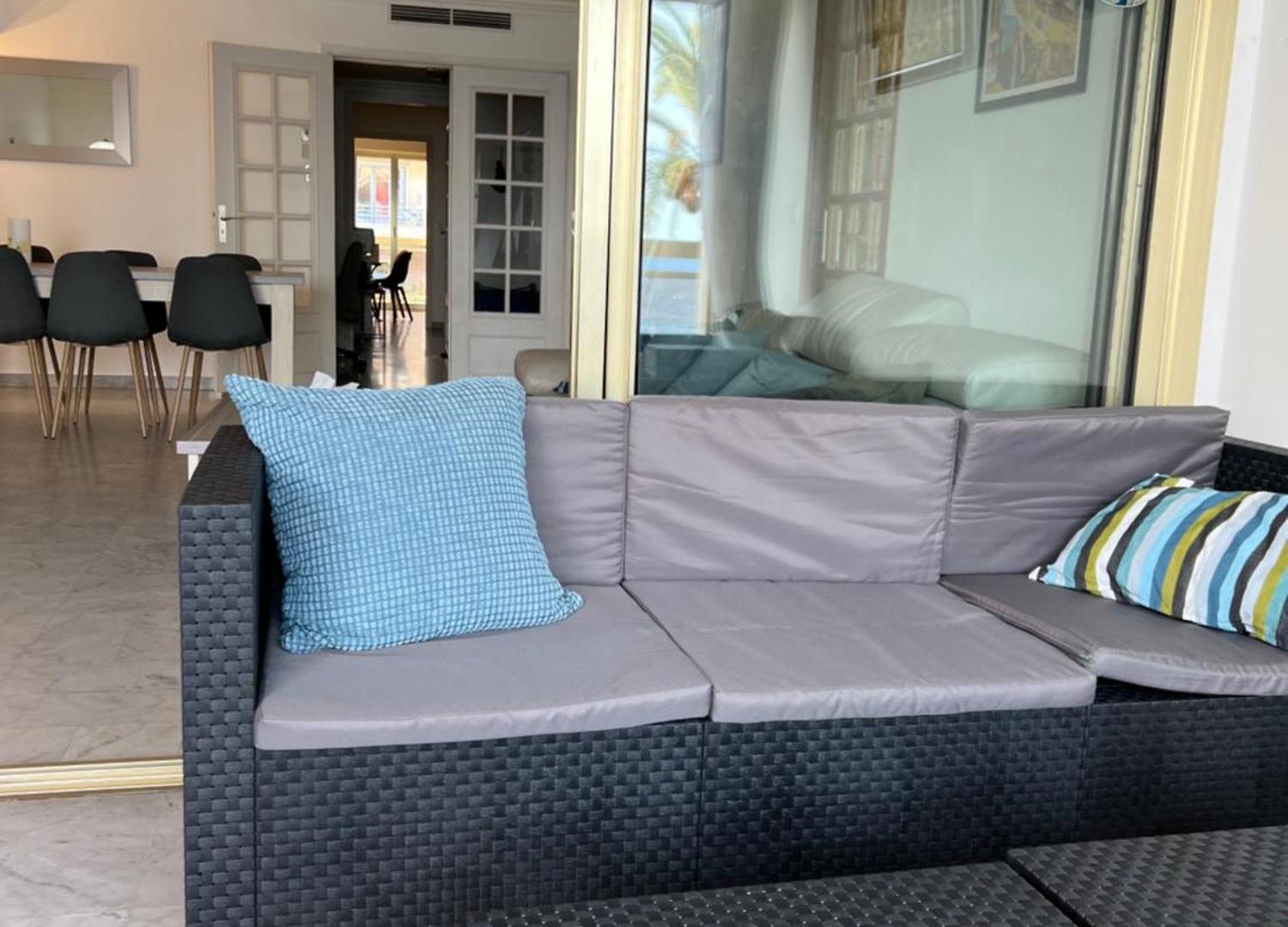 Beachfront And Sea View Entire 2 Crossing With Parking 4 Beds Two Double Bed And 2 Single Bed With 2 Sea View Balconies In Promenade Des Anglais Street 2 Bathroom 3 Wc With 40 Meters From The Beach With Perfect Air Conditioner Cooler Appartement