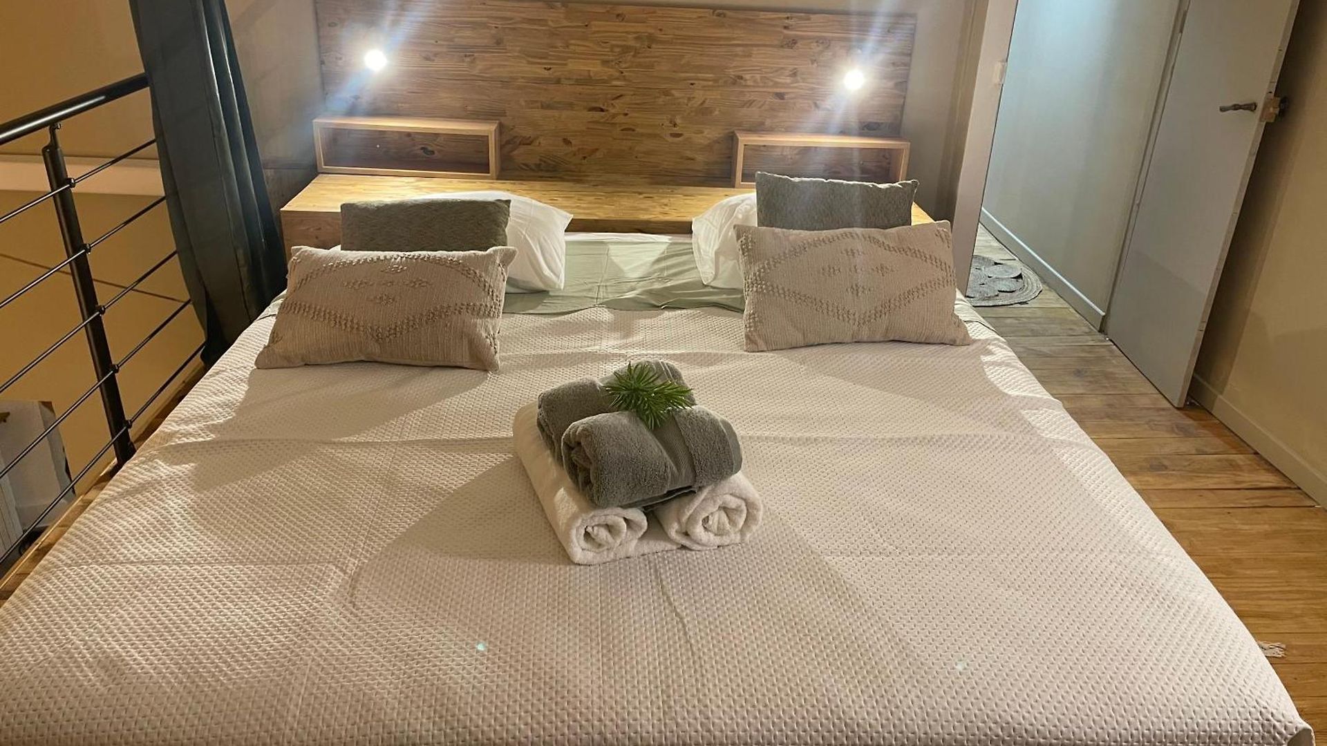 Spacious Loft, Duplex, Old Town, 3 Bedrooms - Easy Check-in *