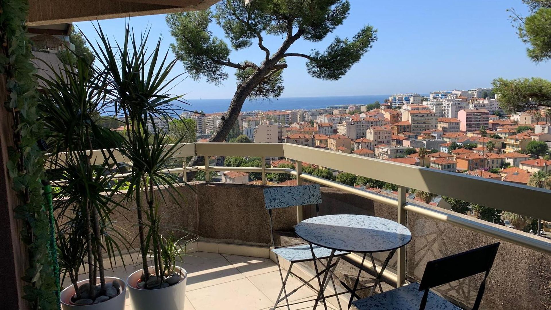 Apartment Nice, Grand Studio - Piscine - Terrasse Vue Mer *